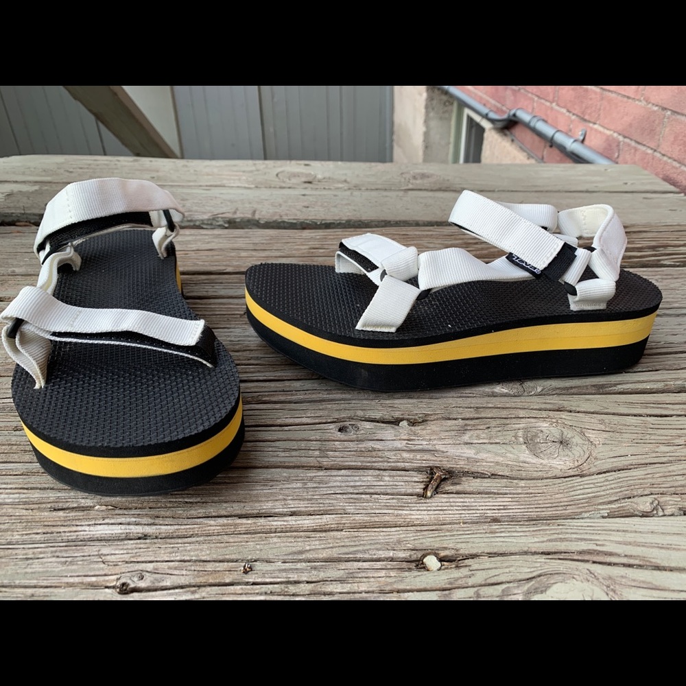 Brand New Flatform Tevas